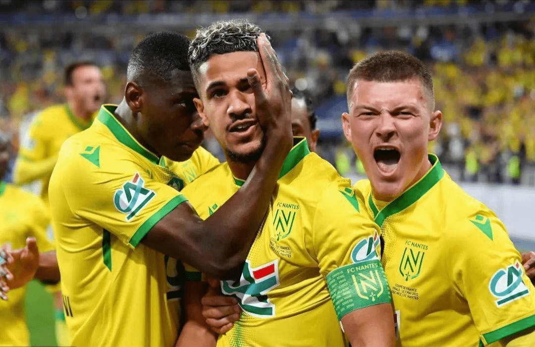  皇马全员备战欧超杯决赛 