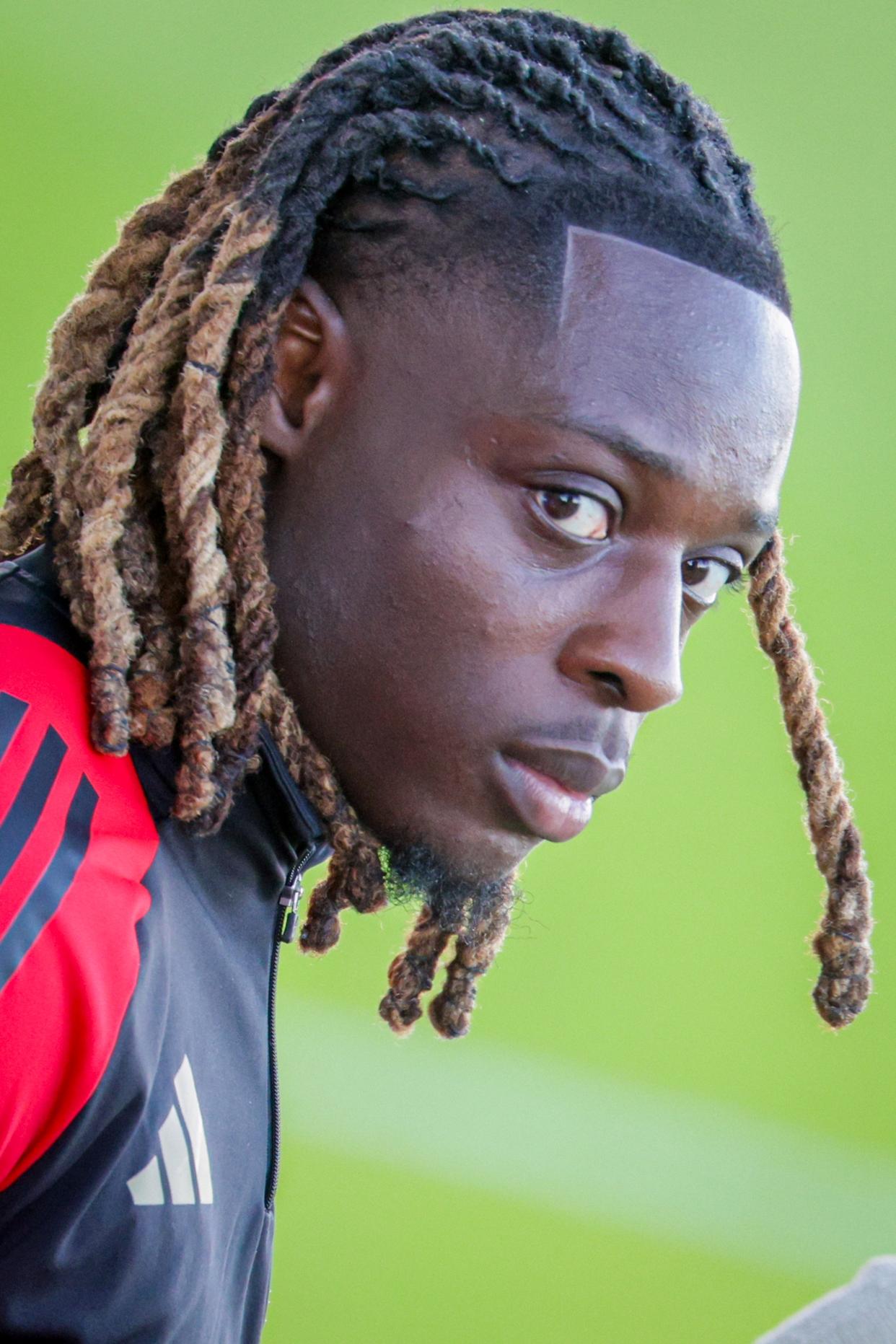 从广州队门线救险备战欧篮联到赛前里昂调整名单以备法国杯，比利亚雷亚尔国际比赛日绝杀压哨(海港外援加布里埃尔复出)