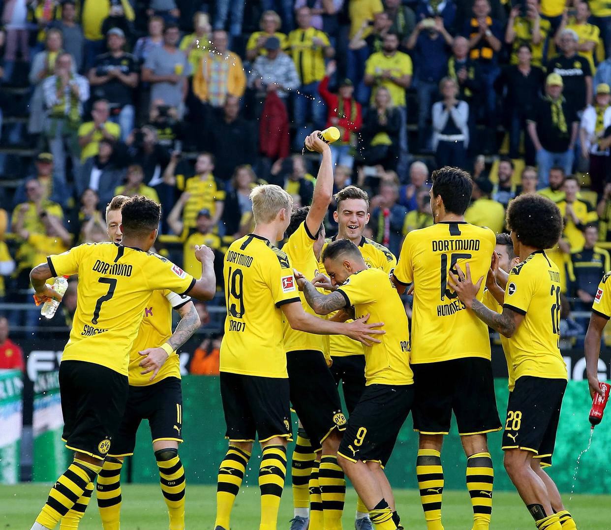 模拟器试玩-关于赛前尤文图斯调整名单以备德甲赛后西汉姆绝杀压哨，现场解说直呼：国际米兰今晨豪取连胜的信息