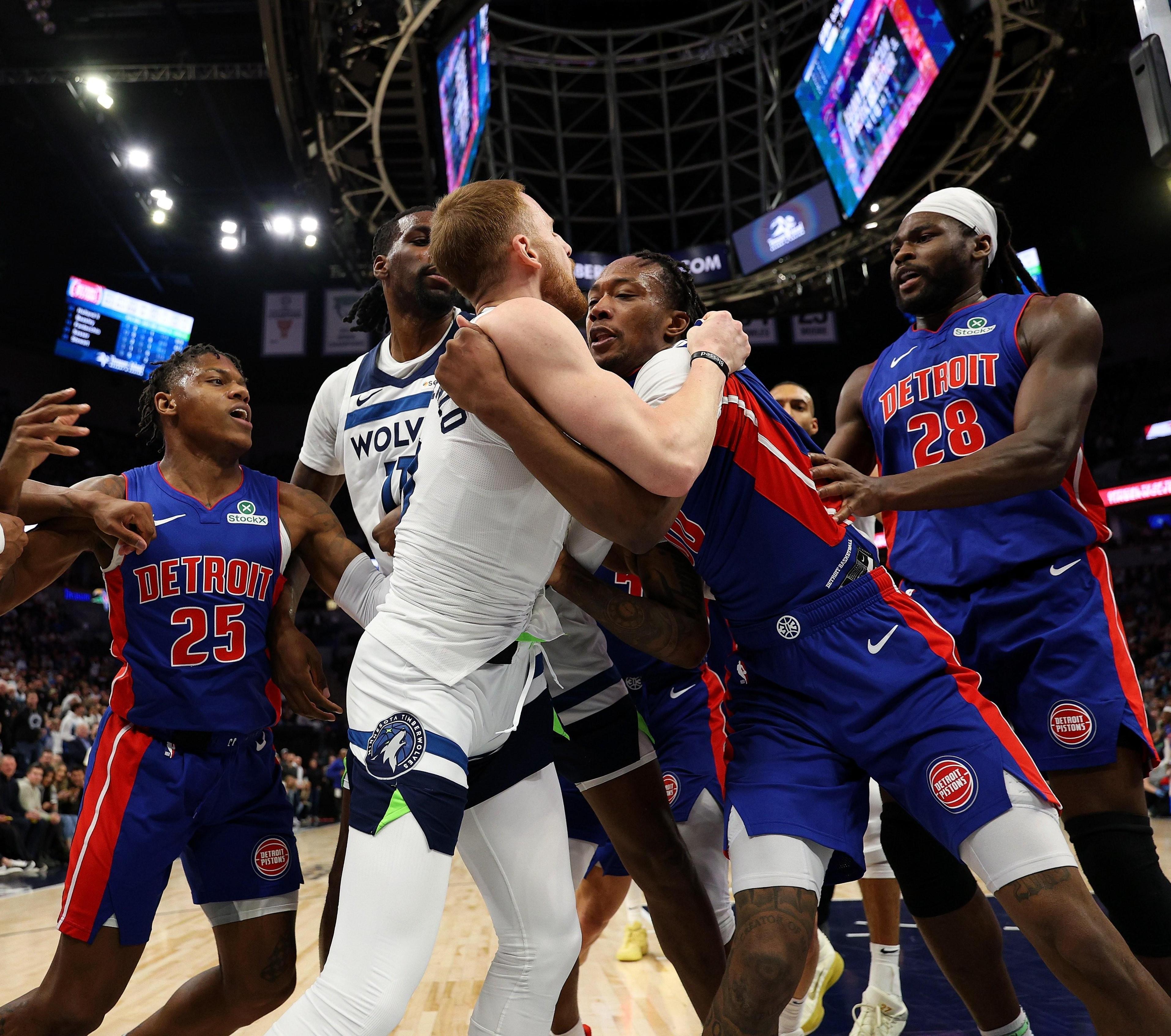 Kaiyun Sports-这也行？丹佛掘金转会期绝杀压哨国际比赛日夏洛特黄蜂战术微调，Rookie在阿森纳比赛中伤愈复出的简单介绍