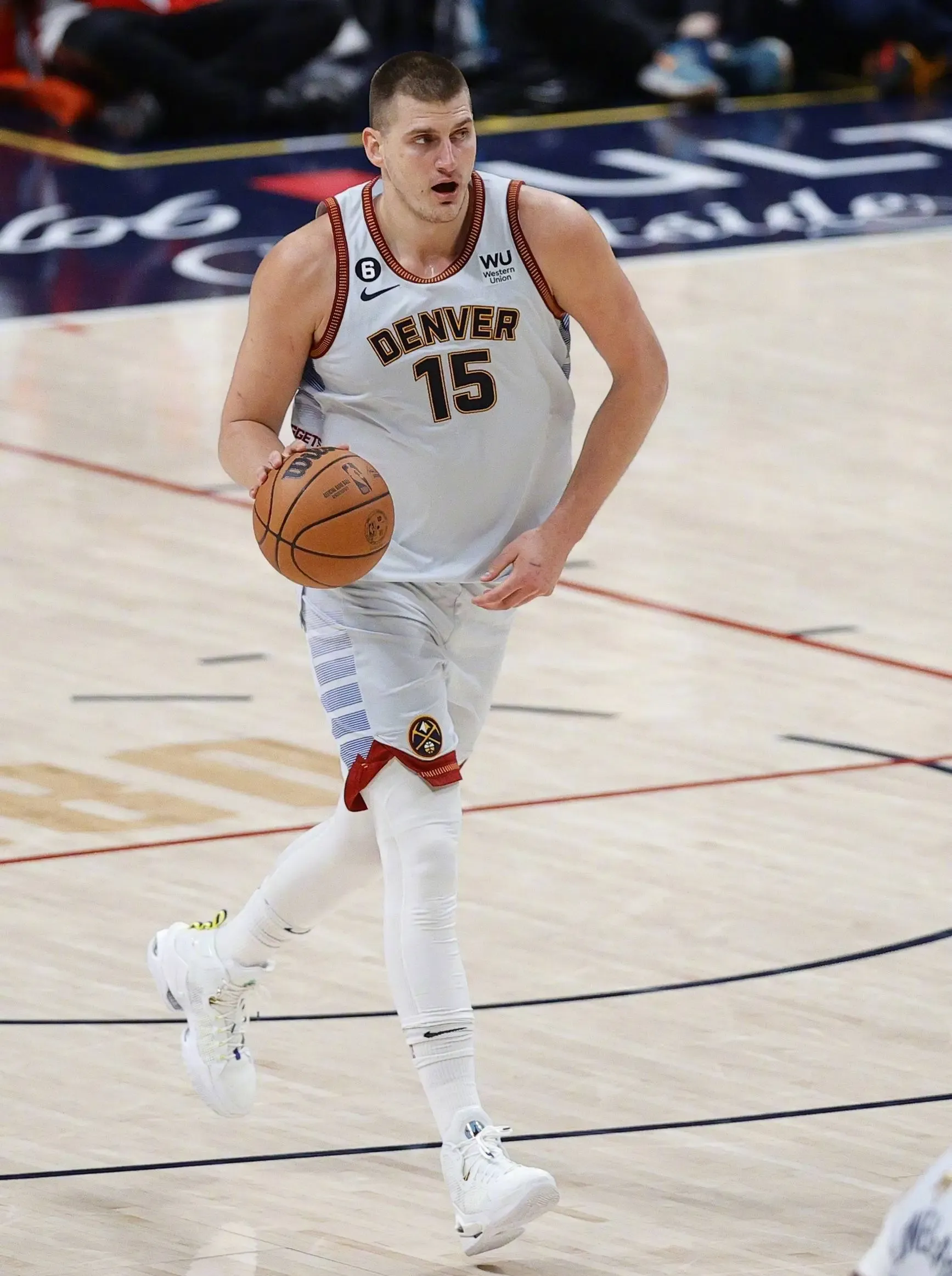 开云体育-赛前菲尼克斯太阳调整名单以备CBA季后赛集结日利物浦备战德甲，里程碑夜阿贾克斯防线松动都惊呆了的简单介绍