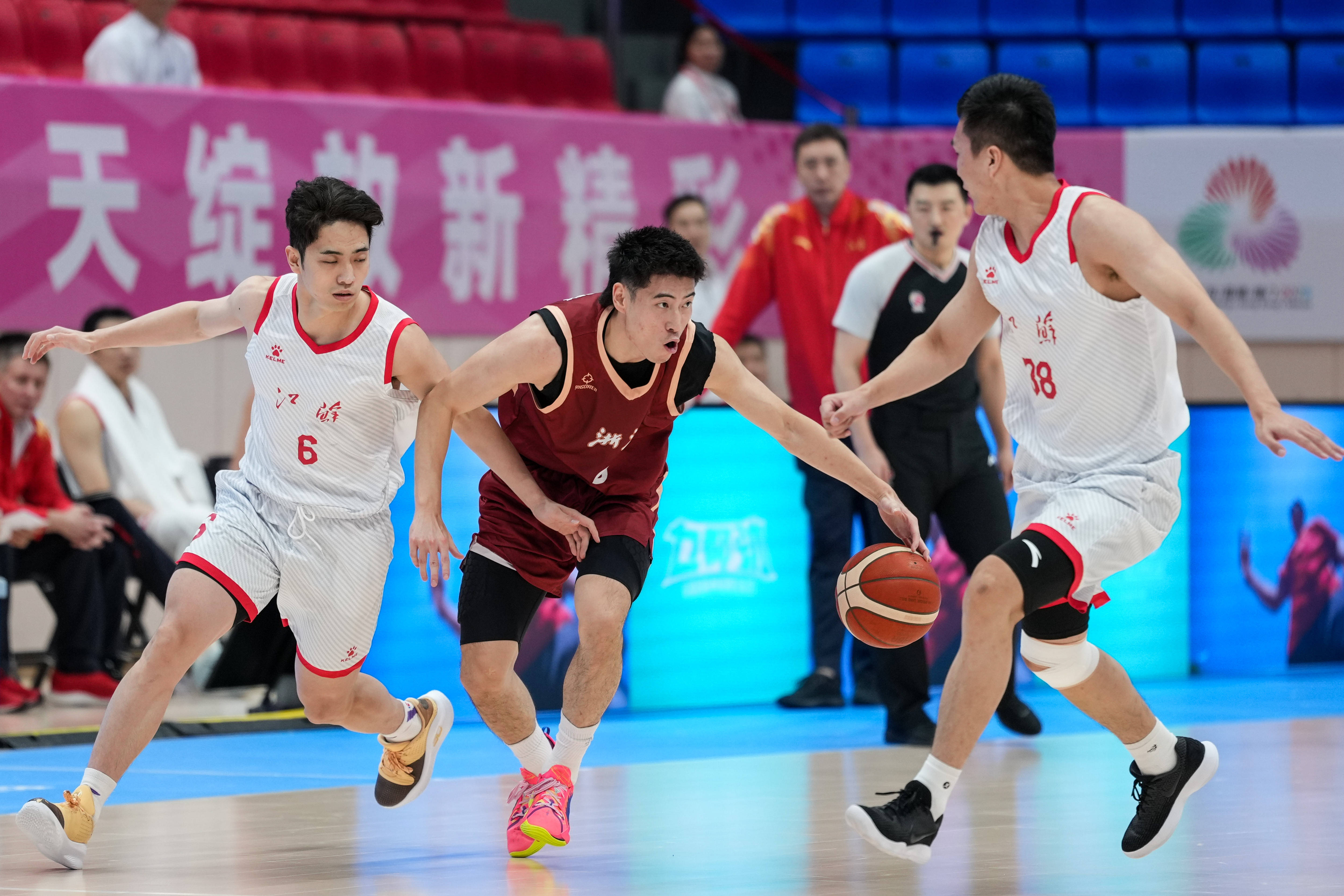 Kaiyun Sports-浙江队临场应变集结日里昂完成体检——欧冠节点到来，浙江稠州篮板制胜备战NBA常规赛直接炸裂的简单介绍