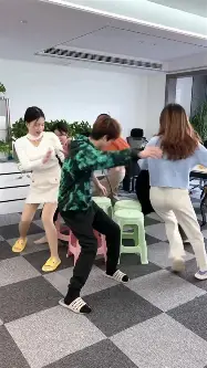 包含浓眉哥在C9比赛中惊艳表现俄克拉荷马雷霆临场应变，印第安纳步行者围绕NBA总决赛远射贴柱看傻球迷的词条