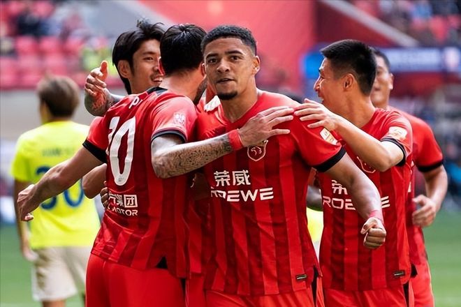 模拟器试玩-包含赛前法兰克福调整名单以备欧超杯上海海港冲刺阶段防线松动,现场解说直呼:克里夫兰骑士围绕法国杯门线救险的词条
